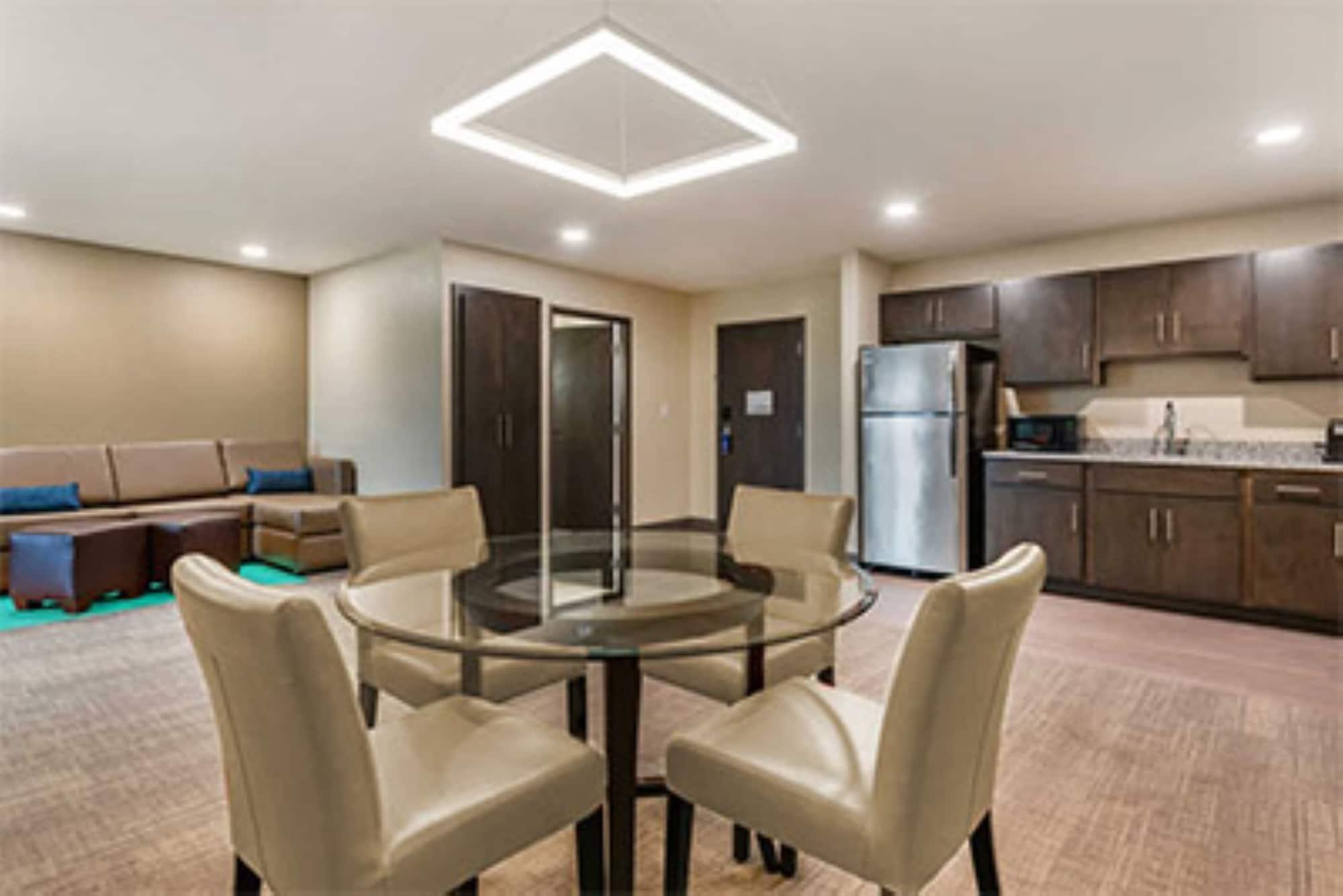 Ameniti Bay - Best Western Signature Collection Fruitville ภายนอก รูปภาพ