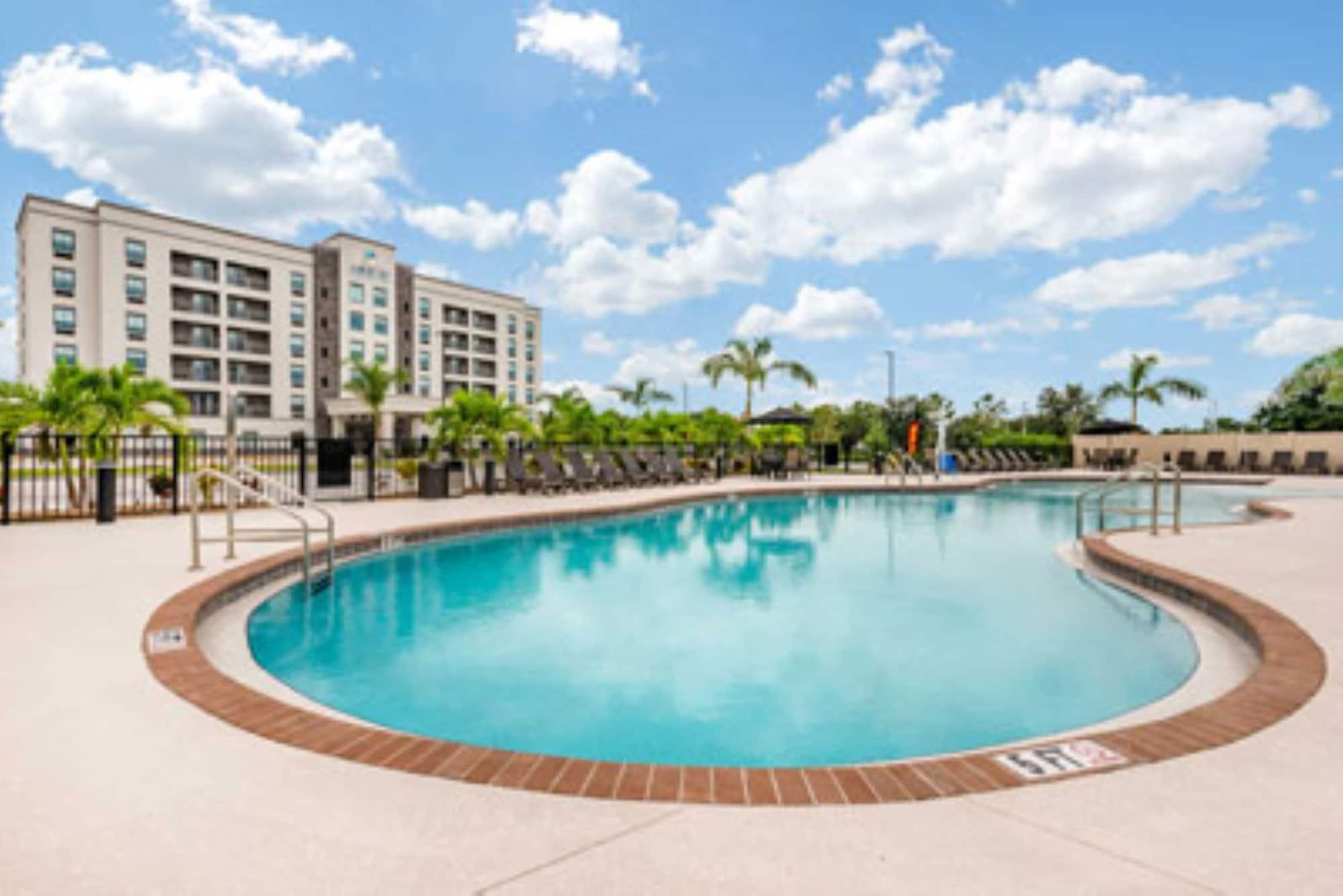 Ameniti Bay - Best Western Signature Collection Fruitville ภายนอก รูปภาพ