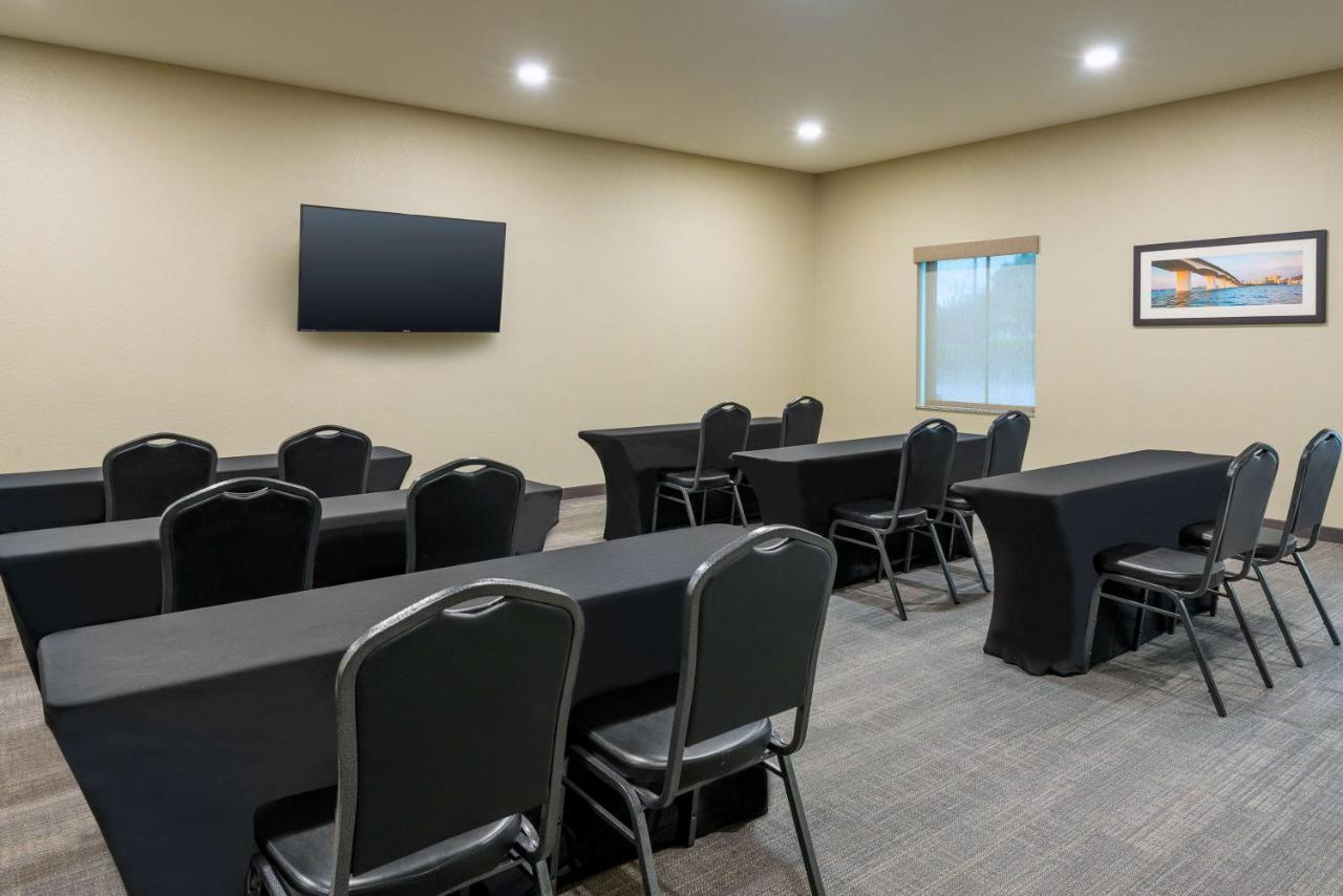 Ameniti Bay - Best Western Signature Collection Fruitville ภายนอก รูปภาพ