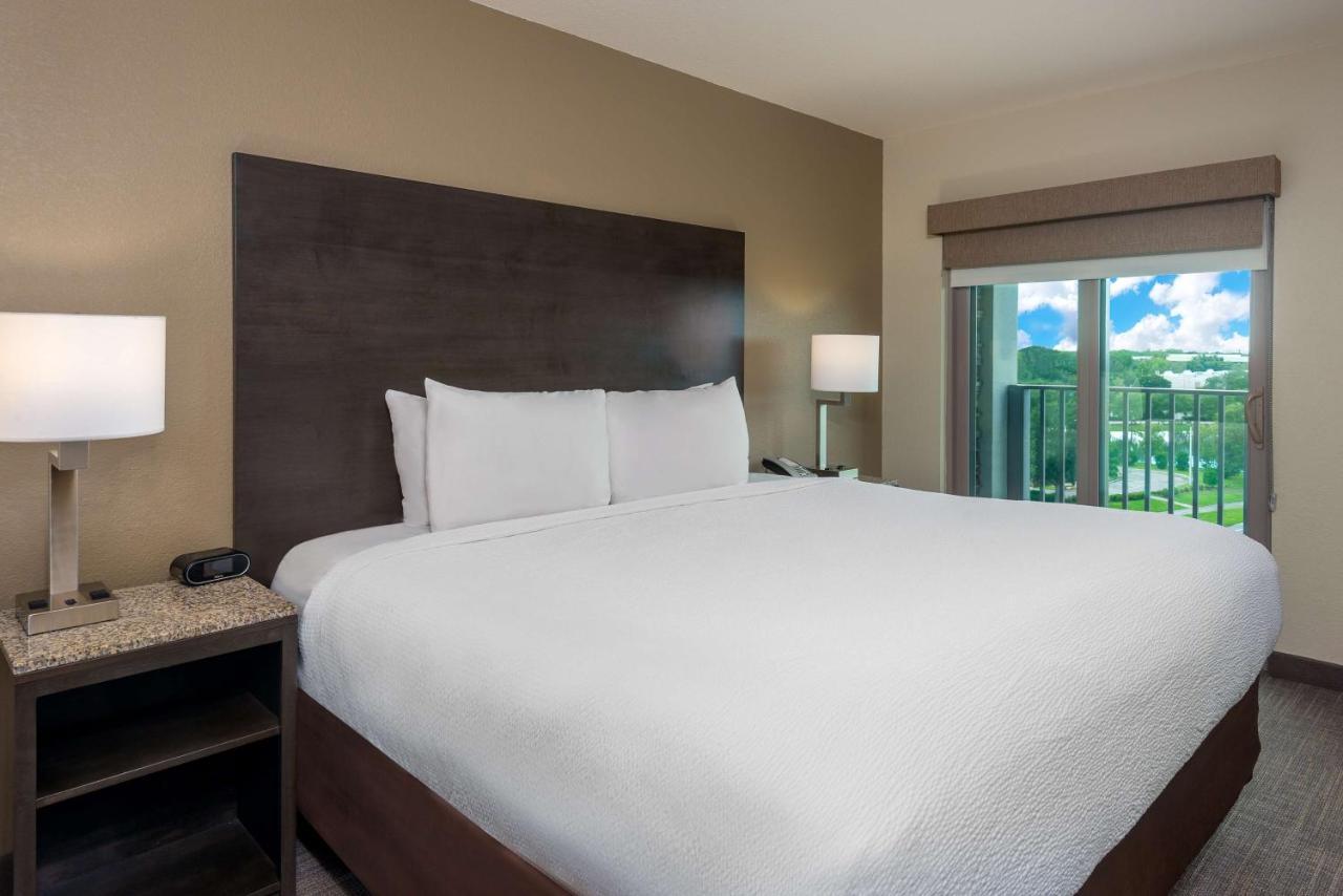 Ameniti Bay - Best Western Signature Collection Fruitville ภายนอก รูปภาพ